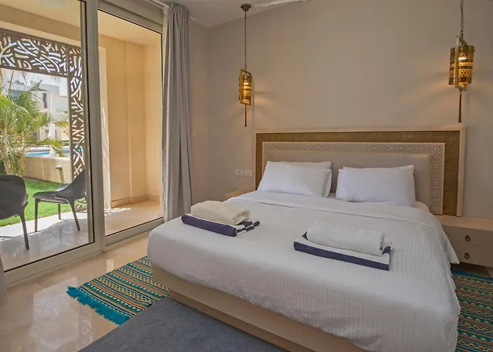 Ollystays - Walk To & Pool, Free Access, Mangroovy 1br !