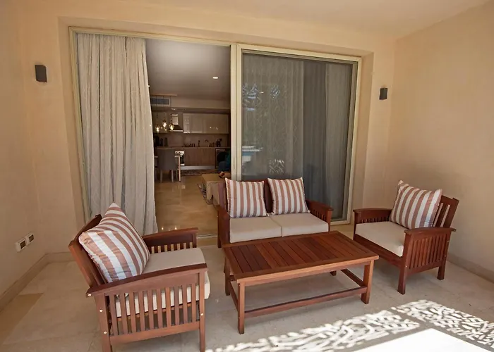 Ollystays - Walk To & Pool, Free Access, Mangroovy 1br ! Хургада