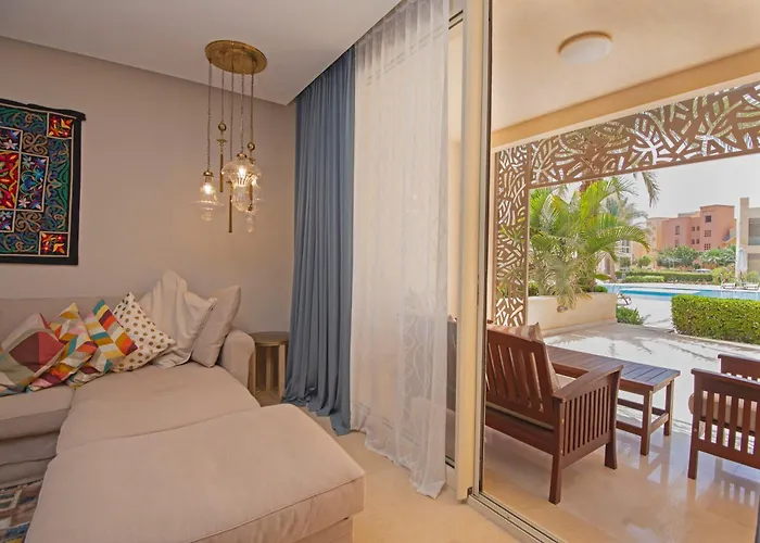 Ollystays - Walk To & Pool, Free Access, Mangroovy 1br !