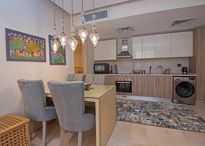 Ollystays - Walk To & Pool, Free Access, Mangroovy 1br ! Апартаменты *